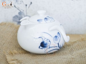 Ấm tai voi men trắng vẽ sen tràm cổ