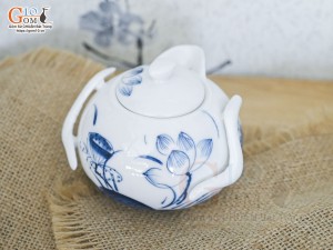 Ấm tai voi men trắng vẽ sen tràm cổ