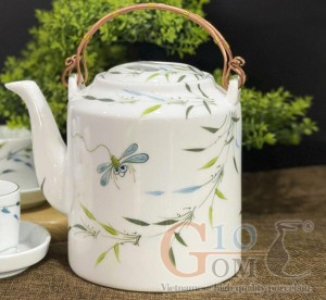 Ấm tích men trắng vẽ chuồn trúc chỉ xanh, dung tích 1.5L