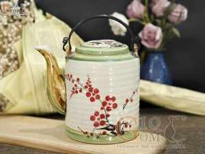 Ấm tích men vuốt vẽ hoa đào đỏ, 1.5L