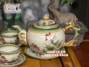 Ấm trà gốc cây men vuốt, vẽ sen 500ml