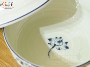 Âu cơm sen đen men kem, đường kính 20cm