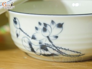 Âu cơm sen đen men kem, đường kính 20cm