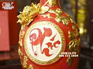 Bảo bình chữ Phúc đắp nổi dát vàng, nền đỏ, cao 42cm