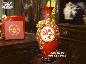 Bảo bình chữ Phúc đắp nổi dát vàng, nền đỏ, cao 42cm