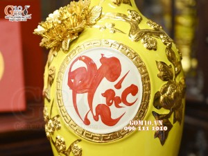 Bảo bình chữ Phúc đắp nổi dát vàng, nền vàng, cao 42cm