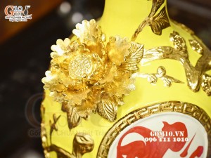 Bảo bình chữ Phúc đắp nổi dát vàng, nền vàng, cao 42cm