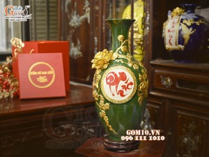 Bảo bình chữ Phúc đắp nổi dát vàng, nền xanh lục bảo, cao 30cm