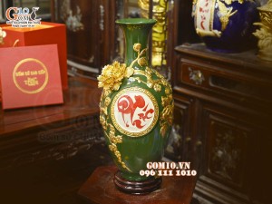 Bảo bình chữ Phúc đắp nổi dát vàng, nền xanh lục bảo, cao 30cm