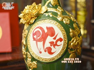 Bảo bình chữ Phúc đắp nổi dát vàng, nền xanh lục bảo, cao 30cm