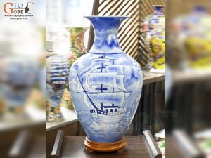 Bảo bình men lam cổ vẽ Thuận Buồm Xuôi Gió - Công Đào Phú Quý, cao 62cm