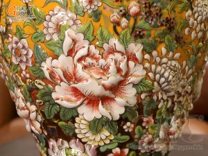 Bảo bình men loang vàng đắp nổi hoa dây vẽ vàng 24k, cao 70cm