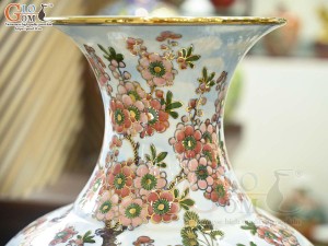 Bảo bình men màu cảnh Công Đào Phú Quý vẽ vàng 24k, cao 62cm