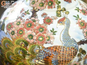 Bảo bình men màu cảnh Công Đào Phú Quý vẽ vàng 24k, cao 62cm