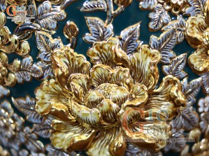 Bảo bình men màu xanh lục đắp nổi hoa dây vẽ vàng 24k, cao 70cm