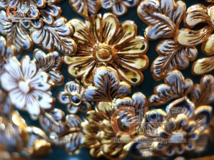 Bảo bình men màu xanh lục đắp nổi hoa dây vẽ vàng 24k, cao 70cm