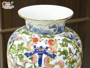 Bảo bình phong thủy men lam cổ cảnh hoa dây màu vẽ vàng 24k, cao 36cm