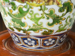 Bảo bình phong thủy men lam cổ cảnh hoa dây màu vẽ vàng 24k, cao 36cm