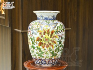 Bảo bình phong thủy men lam cổ cảnh hoa dây màu vẽ vàng 24k, cao 36cm