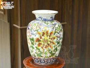 Bảo bình phong thủy men lam cổ cảnh hoa dây màu vẽ vàng 24k, cao 36cm