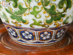 Bảo bình phong thủy men lam cổ cảnh hoa dây màu vẽ vàng 24k, cao 36cm