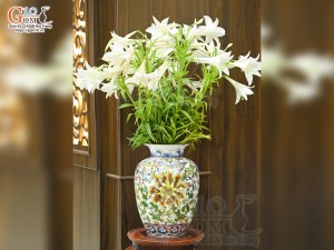 Bảo bình phong thủy men lam cổ cảnh hoa dây màu vẽ vàng 24k, cao 36cm