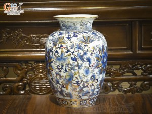 Bảo bình phong thủy men lam cổ cảnh hoa dây vẽ vàng 24k, cao 36cm