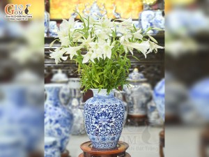 Bảo bình phong thủy men lam cổ vẽ hoa dây viền hoa, cao 36cm