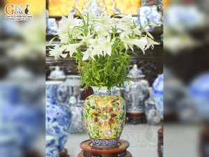 Bảo bình phong thủy men màu cảnh hoa dây vẽ vàng 24k, cao 36cm