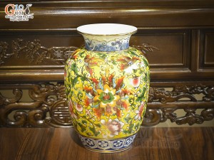 Bảo bình phong thủy men màu cảnh hoa dây vẽ vàng 24k, cao 36cm