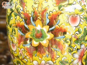 Bảo bình phong thủy men màu cảnh hoa dây vẽ vàng 24k, cao 36cm