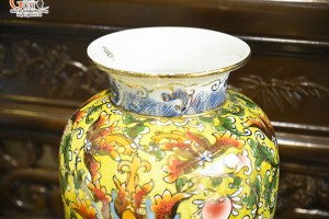 Bảo bình phong thủy men màu cảnh hoa dây vẽ vàng 24k, cao 36cm