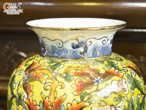 Bảo bình phong thủy men màu cảnh hoa dây vẽ vàng 24k, cao 36cm