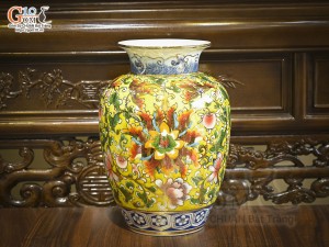 Bảo bình phong thủy men màu cảnh hoa dây vẽ vàng 24k, cao 36cm