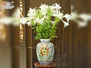 Bảo bình phong thủy men màu cảnh hoa dây vẽ vàng 24k nền xanh, cao 36cm