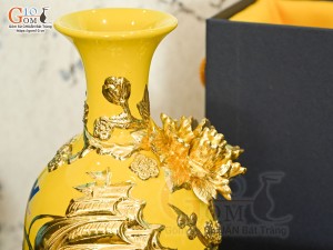 Bảo bình tài lộc Thuận Buồm Xuôi Gió đắp nổi dát vàng, nền vàng in logo VTV, cao 30cm