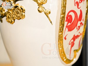 Bảo bình tài lộc Vinh Hoa Phú Quý đắp nổi dát vàng 24k, nền trắng cao 30cm