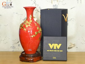 Bảo bình tài lộc Vinh Hoa Phú Quý đắp nổi dát vàng, nền đỏ in logo VTV, cao 30cm