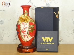 Bảo bình tài lộc Vinh Hoa Phú Quý đắp nổi dát vàng, nền đỏ in logo VTV, cao 30cm