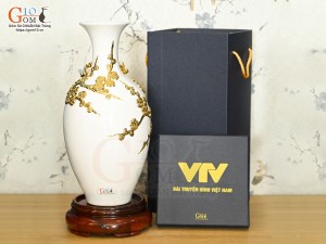 Bảo bình tài lộc Vinh Hoa Phú Quý đắp nổi dát vàng, nền trắng in logo VTV, cao 30cm
