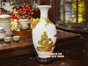 Bảo bình Thuận Buồm Xuôi Gió đắp nổi dát vàng, nền trắng, cao 42cm