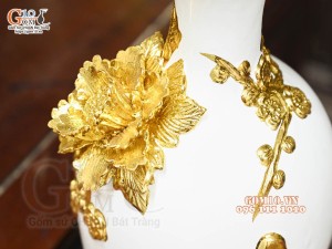 Bảo bình Thuận Buồm Xuôi Gió đắp nổi dát vàng, nền trắng, cao 42cm