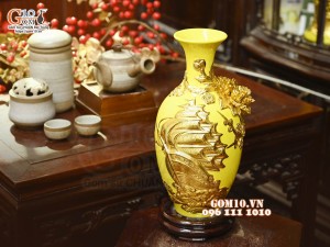 Bảo bình Thuận Buồm Xuôi Gió đắp nổi dát vàng, nền vàng, cao 42cm