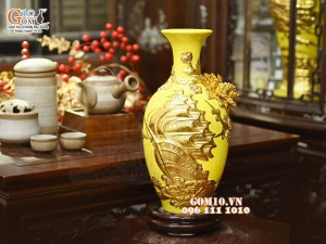 Bảo bình Thuận Buồm Xuôi Gió đắp nổi dát vàng, nền vàng, cao 42cm