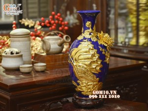Bảo bình Thuận Buồm Xuôi Gió đắp nổi dát vàng, nền xanh coban, cao 42cm