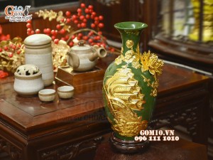 Bảo bình Thuận Buồm Xuôi Gió đắp nổi dát vàng, nền xanh lục bảo, cao 42cm