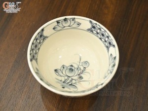 Bát cơm men chàm vẽ sen đen