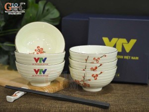 Bát cơm men kem vẽ hoa Đào đỏ in logo VTV