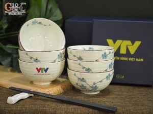 Bát cơm men kem vẽ hoa Đào xanh, in logo VTV