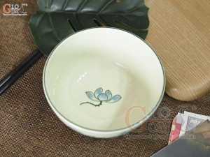Bát cơm men kem vẽ hoa Sen xanh